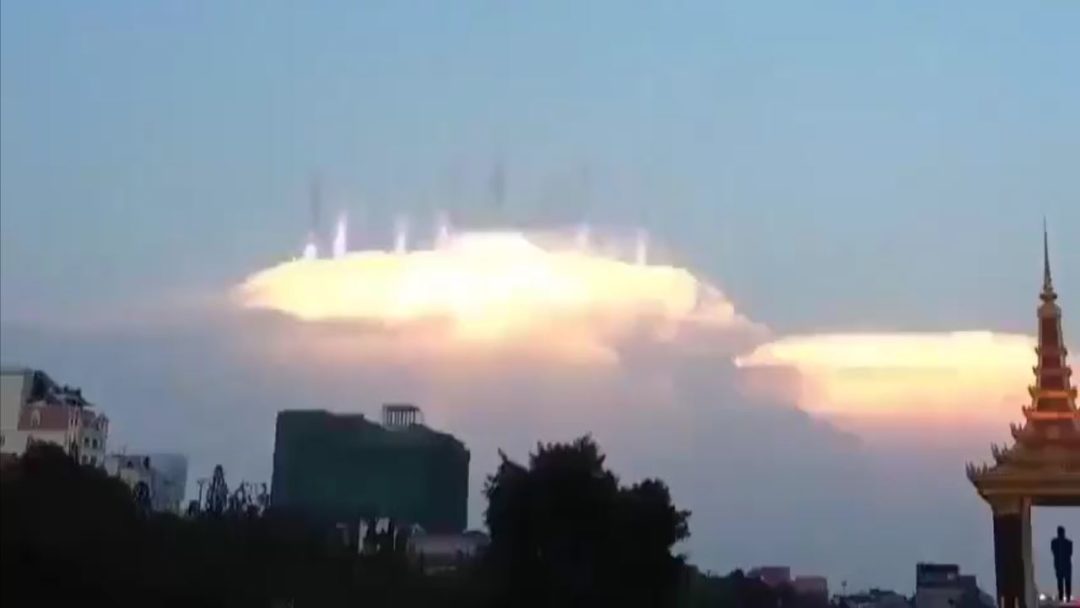 ¿Una Ciudad en el Cielo o una Nave Extraterrestre Camuflada? ¿Una Ciudad en el Cielo o una Nave Extraterrestre Camuflada?