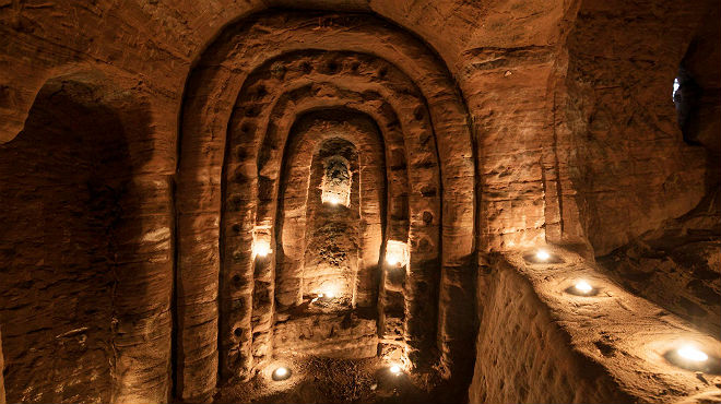 Agujero de Conejo Conduce a Cueva de Caballeros Templarios Agujero de Conejo Conduce a Cueva de Caballeros Templarios